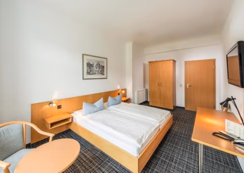 City Hotel — foto 1