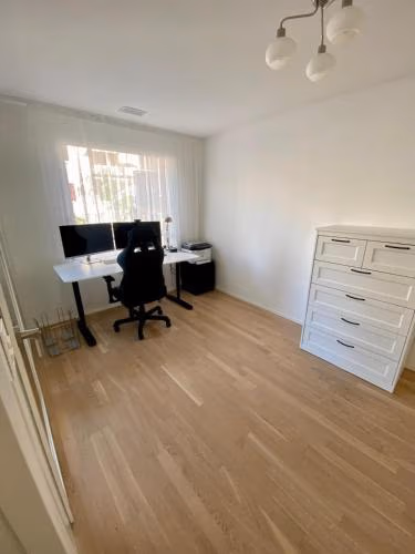 Moderne Wohnung mit Einrichtung — foto 3