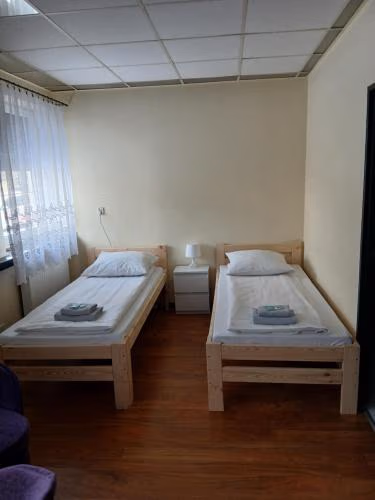 ETNA - Hostel -Noclegi Rzeszów 24 Pokoje -PARKING- — foto 4