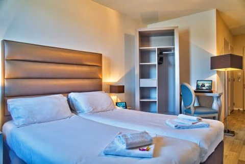 Adonis Hotel Bayonne — photo 1