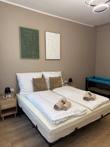 Modern luxury apartment central parking — photo 2