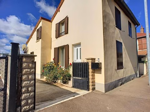 L'hirondelle du faubourg — foto 1