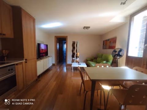 Cálido y acogedor apartamento en el corazón de Puente la Reina — foto 1