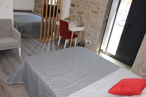 ALOJAMENTO GIRASSOL - Guest House - Quarto com casa de banho privativa — foto 8