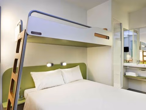 Ibis Budget Málaga Centro — photo 9