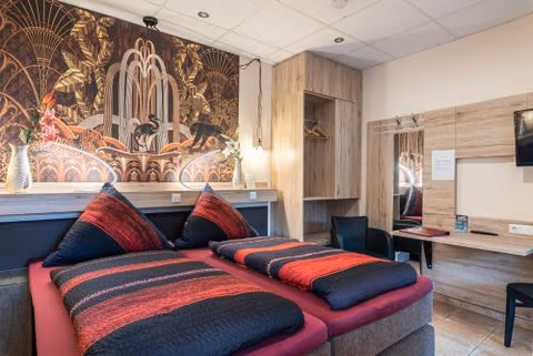 AKZENT Land-Hotel Zum Schwan, Garni WEILERSWIST-METTERNICH, 3 E-LADESTATIONEN, Nähe PHANTASIALAND, PALMENPARADIES Euskirchen — foto 3