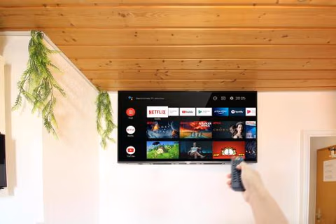 CityStayOne - Kleines Standardzimmer im Zentrum für eine einfache Übernachtung No kitchen no hotel services no reception no breakfast buffet - Of course Late check-in via self check-in high-speed WiFi smart TV good mattresses a quick and easy check-out — foto 9