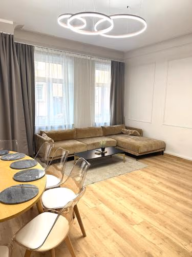 Modern luxury apartment central parking — photo 3