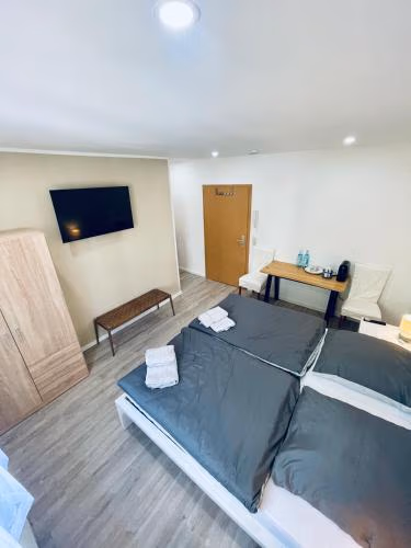 Charmantes Zimmer mit Parkplatz & Restaurant — photo 7
