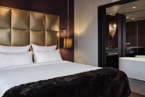 Roomers Frankfurt Central, Autograph Collection — photo 1