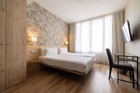 Hotel Avenida Gran Vía — foto 1