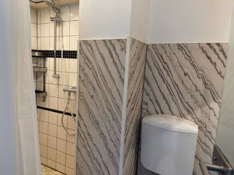 Gemütliche FeWo im 1OG im Haus zur Vulkaneifel Brohl — foto 6