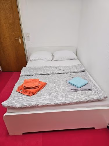 Privatzimmer -Neptun- mit gemeinsamer Küche und Bad in der Altstadt Chur — foto 2