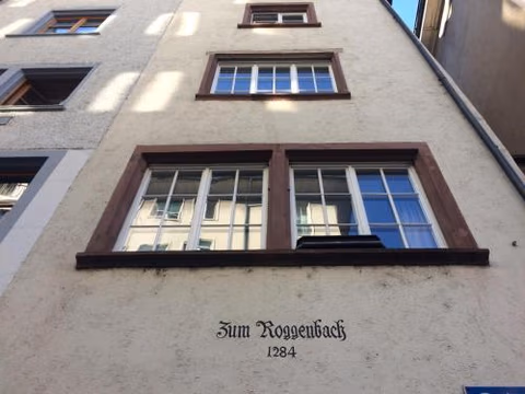In Swiss Home - Rathaus from 1284 historical Apartment — foto 4