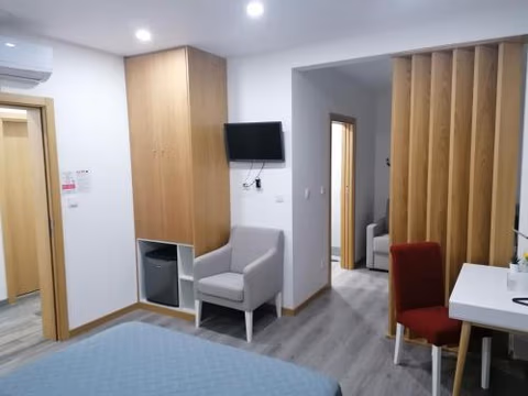 ALOJAMENTO GIRASSOL - Guest House - Quarto com casa de banho privativa — foto 2
