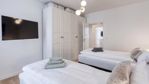 NEU FEWO FUERSTENLOGE 1-6 Pers hinter dem Markgräflichen Opernhaus - 2 Schlafzimmer mit Boxspringbetten 4 Einzel oder 2 Doppelbetten, Balkon und Einbauküche, Barrierearm — foto 9