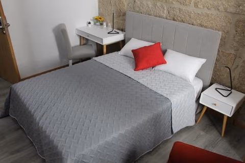 ALOJAMENTO GIRASSOL - Guest House - Quarto com casa de banho privativa — foto 1