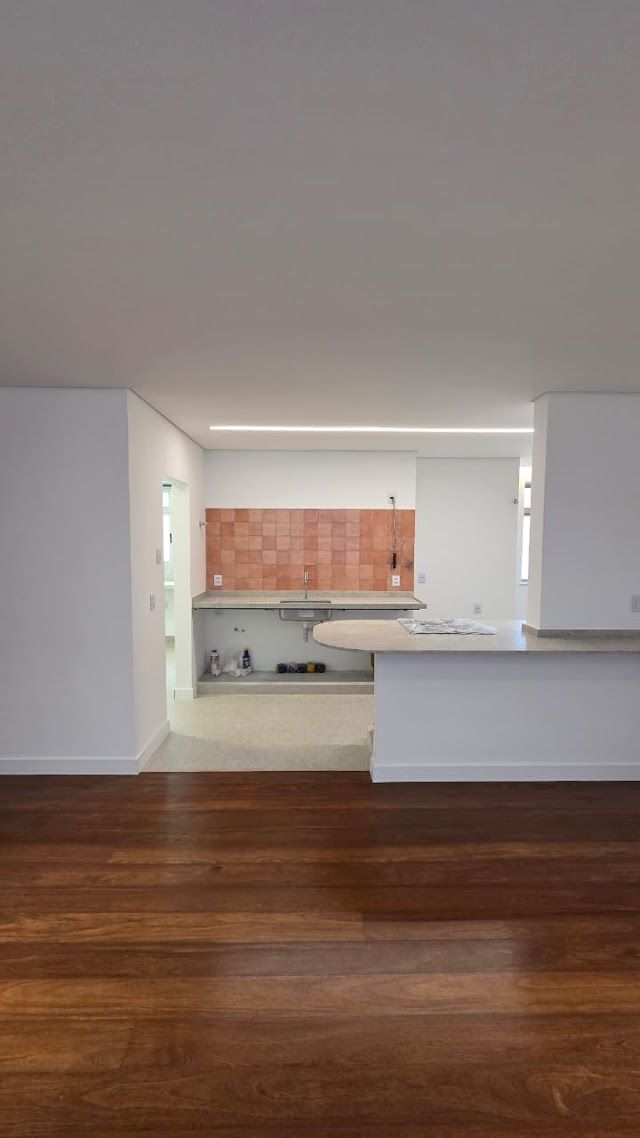 Apartamento reformado com 4 quartos e 2 vagas no Gutierrez