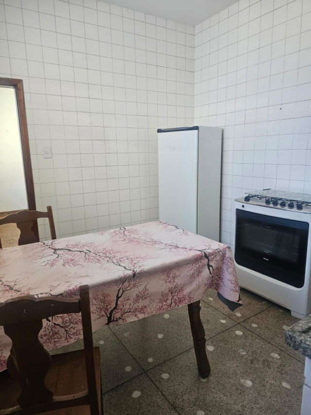Casa Espaçosa com 4 Quartos e 4 Vagas no Calafate, Belo Horizonte
