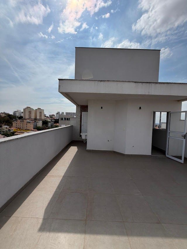 Cobertura Exclusiva, 2 Quartos, Suíte e 3 Vagas no Santa Inês