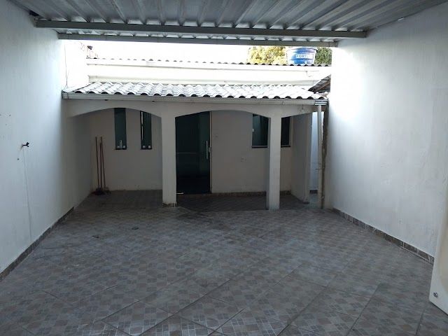 Casa Espaçosa em Contagem  com 3 Quartos e Ampla Varanda