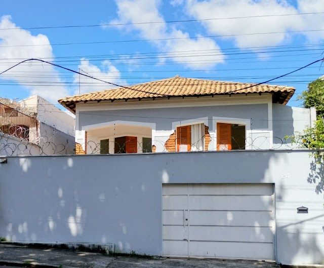 Casa Reformada com Quintal e Pomar no Santa Tereza, BH