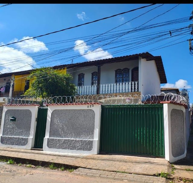 Casa Espaçosa com Área Gourmet no Bairro Serrano