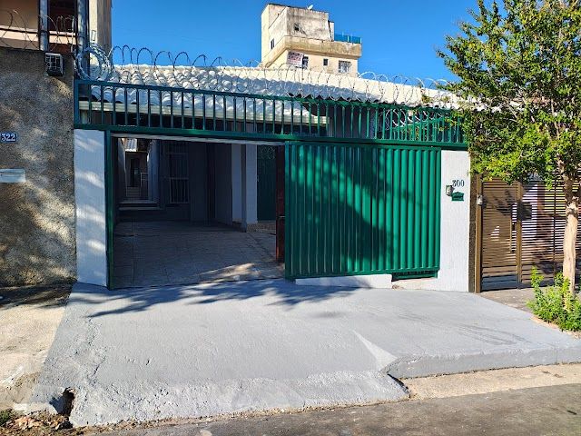 Casa Linear Espaçosa com Área Gourmet no Santa Mônica
