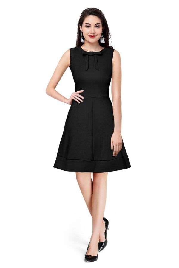 Black Sleeveless Round-Neck Knee-Length Dress