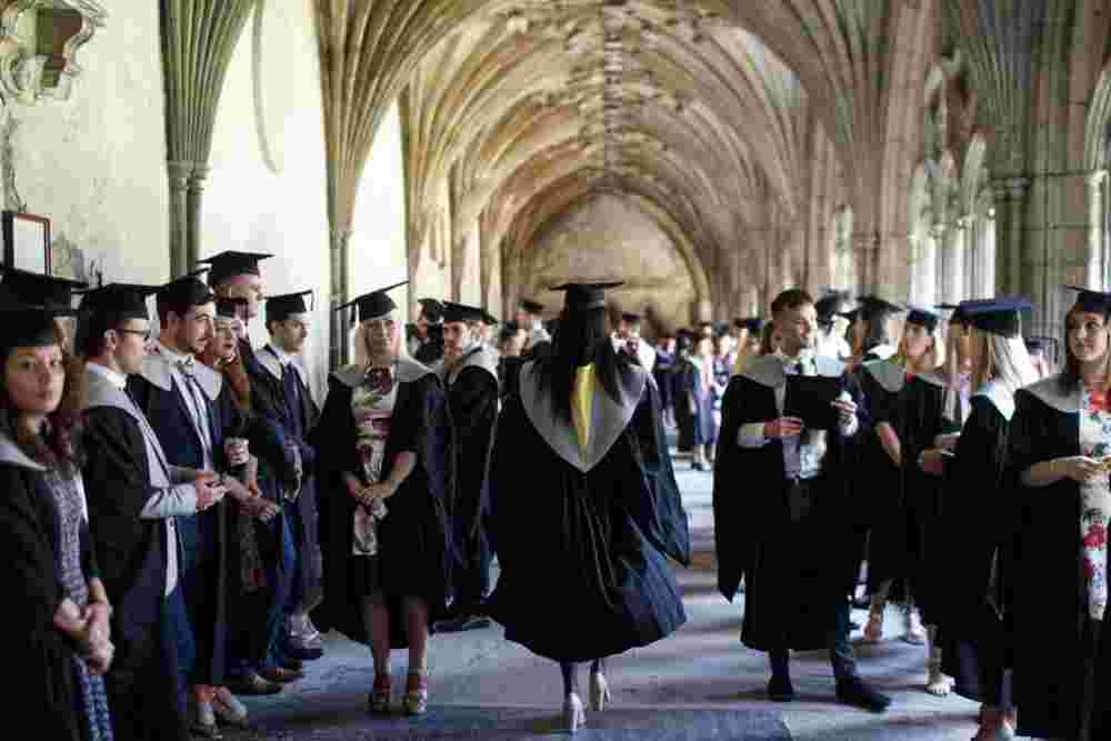 How to apply for undergraduate studies in Commerce and Management in UK