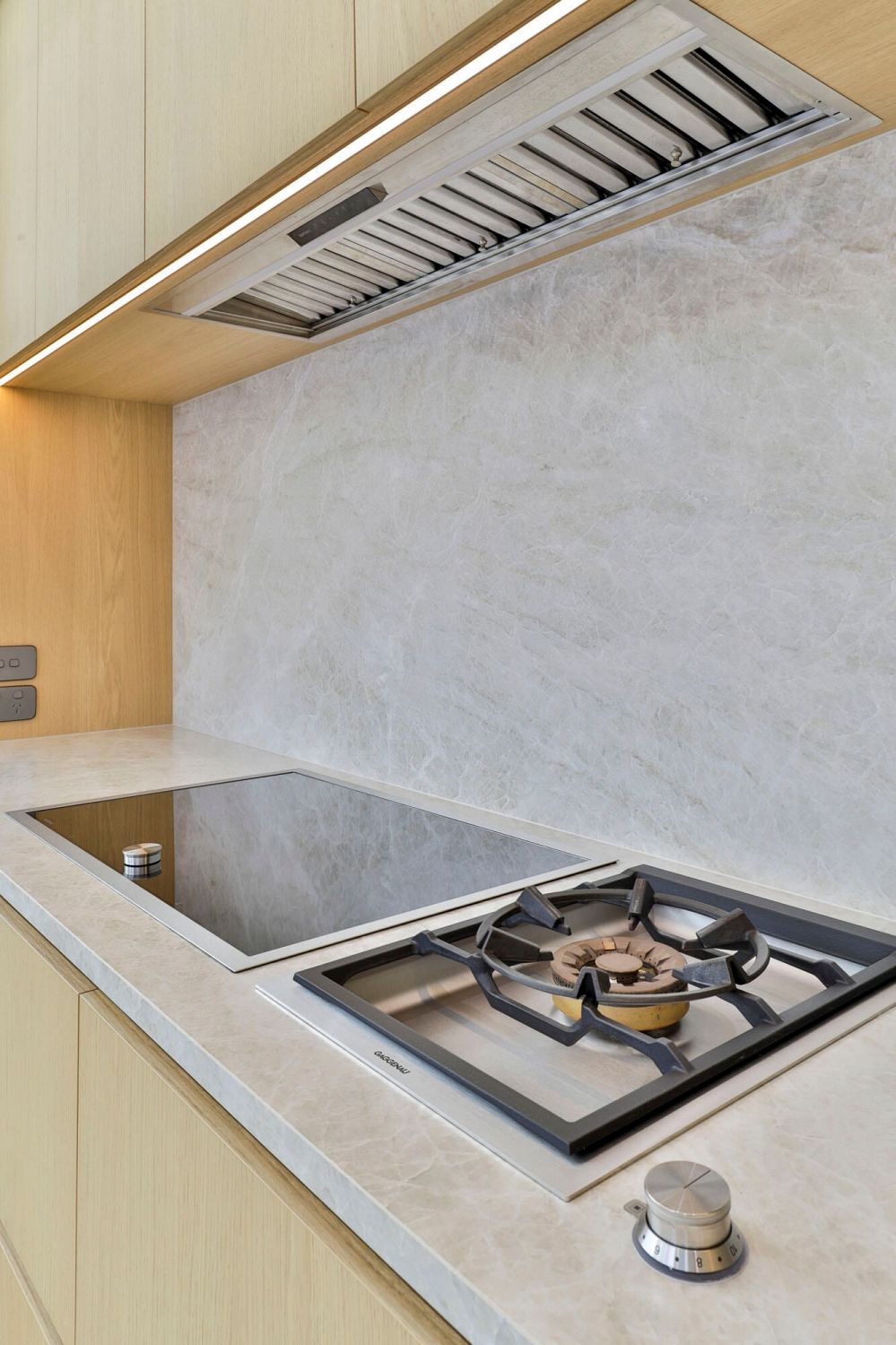Kitchen hob with flush splashback wall and refined architectural detailing