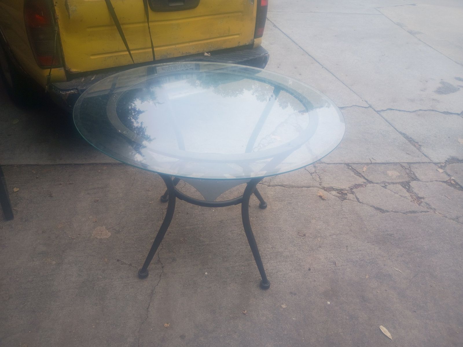 Table glass 42 inch beveled quarter inch $80. Have other sizes n shapes, Table base $30. — photo 1