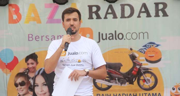 CEO Jualo.com memberikan kata sambutan dalam Bazaradar