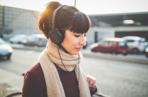 Tips Memilih Headphone Nyaman di Telinga