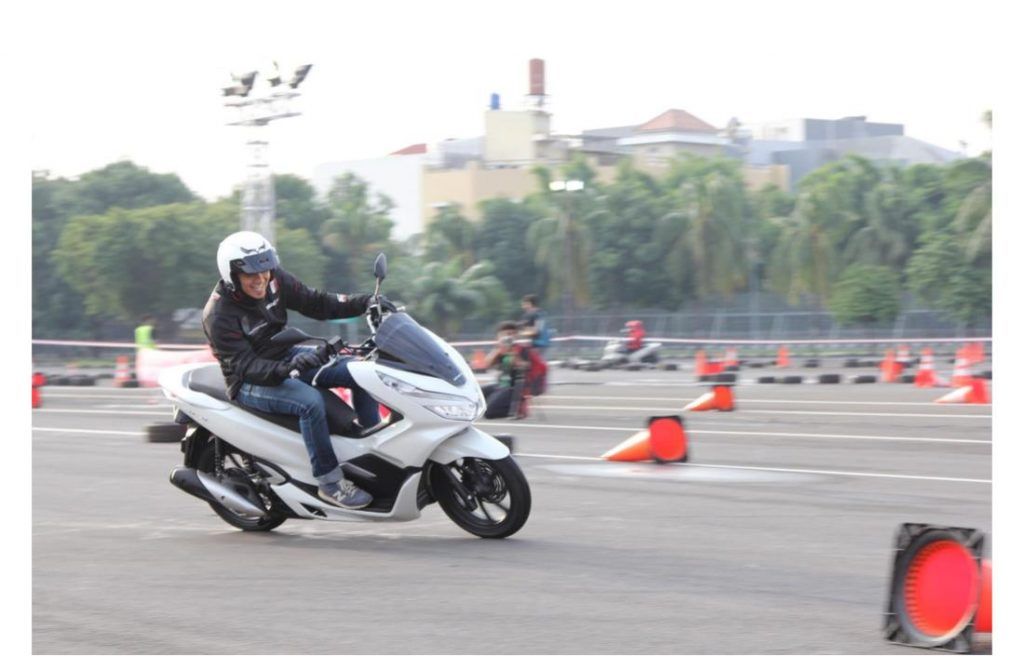 Honda PCX 150 Skuter Matic Premium Produksi Indonesia