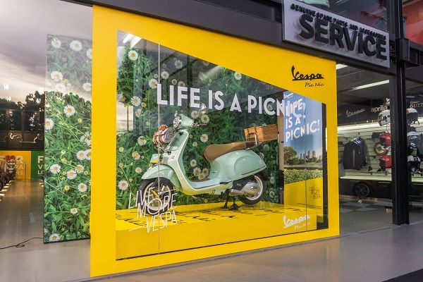 Vespa Picnic Display