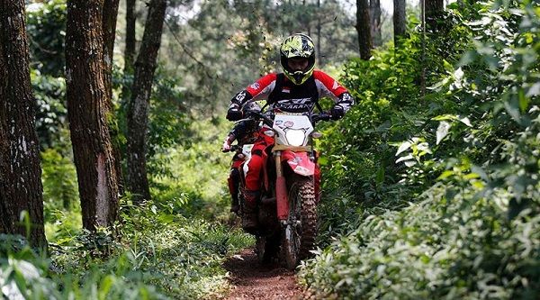 Berkendara Offroad, 5 Riding Gear Ini Wajib Dipakai