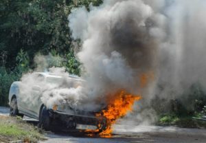 mobil terbakar