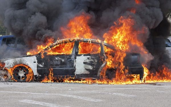 mobil terbakar