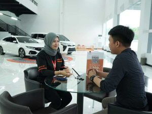 membeli mobil
