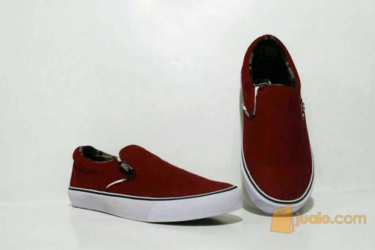 sepatu casual slip on