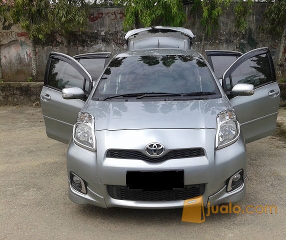  Mobil  Toyota Yaris  S Limited AT Tahun 2012 Silver Medan  