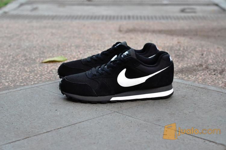 NIKE MD RUNNER 2 BLACK/WHITE ORIGINAL 