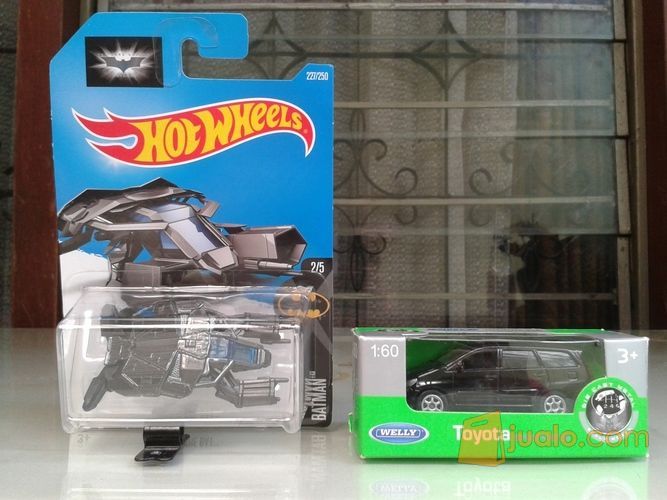 tomica toyota innova