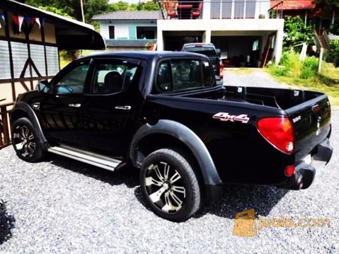 Mitsubishi Triton  Manual Thn 2008 4X4 3 2 GLS Warna Hitam 