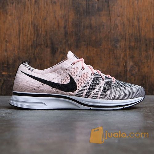 nike flyknit trainer harga
