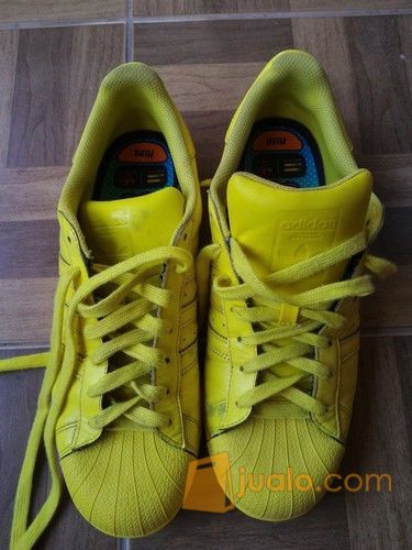 adidas superstar yellow toe