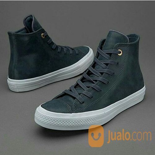 sepatu converse leather