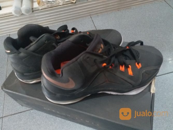 sepatu basket nike lebron james