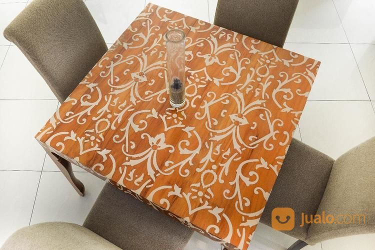 "Expatriate Garage Sale" Meja Makan Minimalis Kombinasi Kayu Jati Ukiran Resin